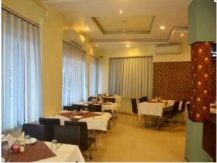 Hotel Muskan Palace Ujjain Exteriör bild